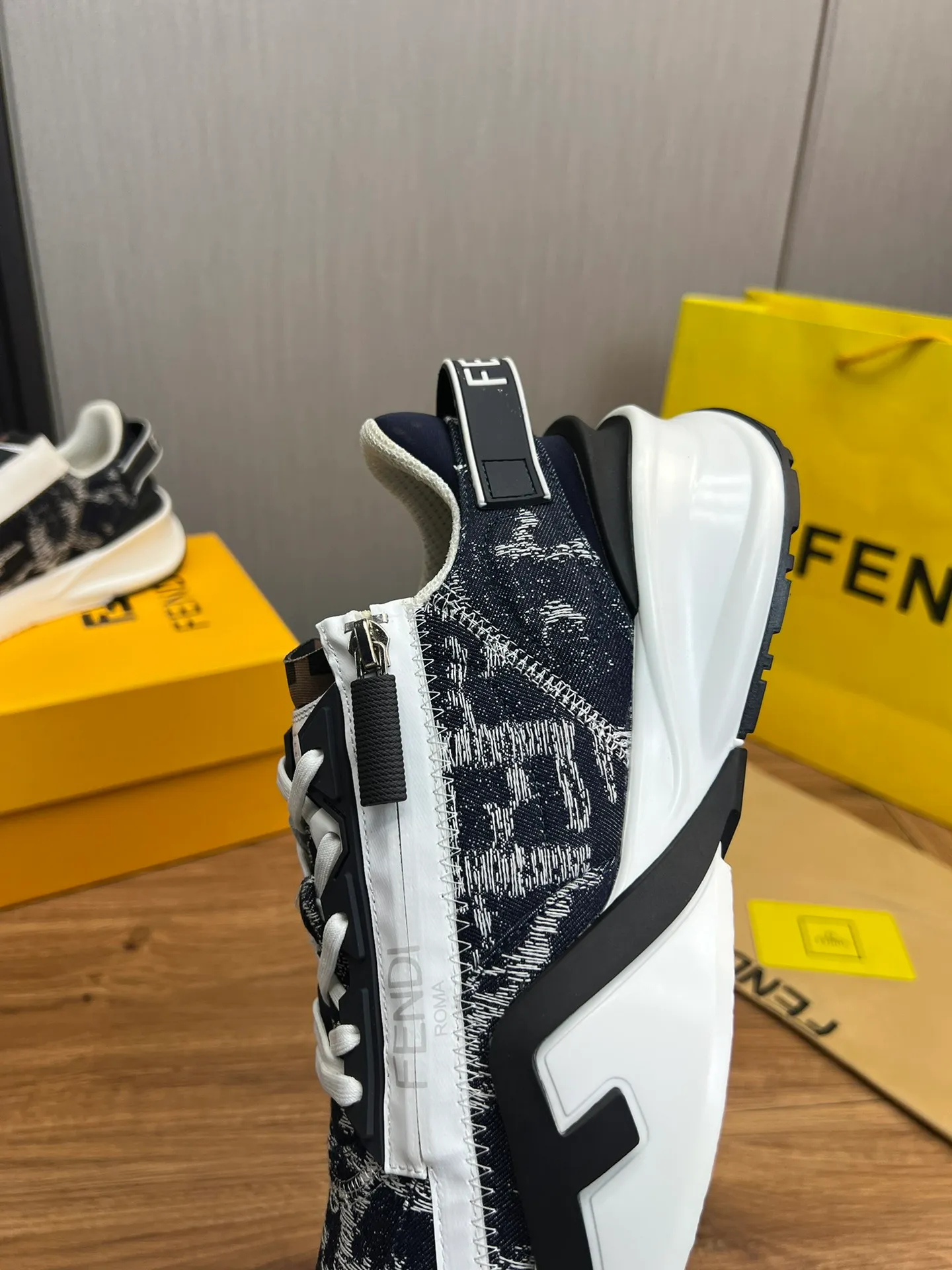 Men's shoes 💰500💰 Fendi [Fendi] hot style is on the market 🔥Fashionable casual men's shoes 🔱 Made of original brand fly knit fabric. Original cowhide + breathable mesh lining + sheepskin feet. Perfect shape and top quality, you deserve it 🔜Original rubber outsole, ultra-light, non-slip and wear-resistant 👣 Standard size 38-44